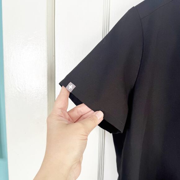 FIGS Technical Collection Catarina One Pocket Scrub Top Black Short Sleeve Small - Picture 3 of 6